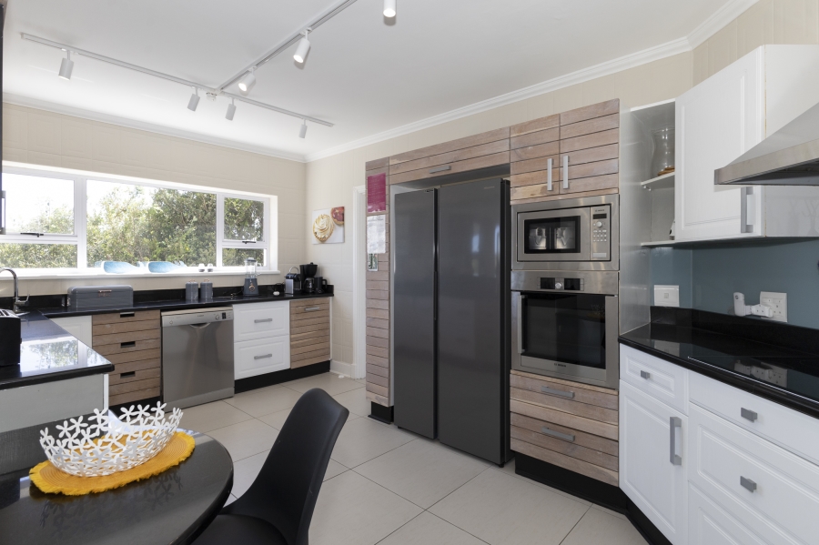 4 Bedroom Property for Sale in West Beach Eastern Cape